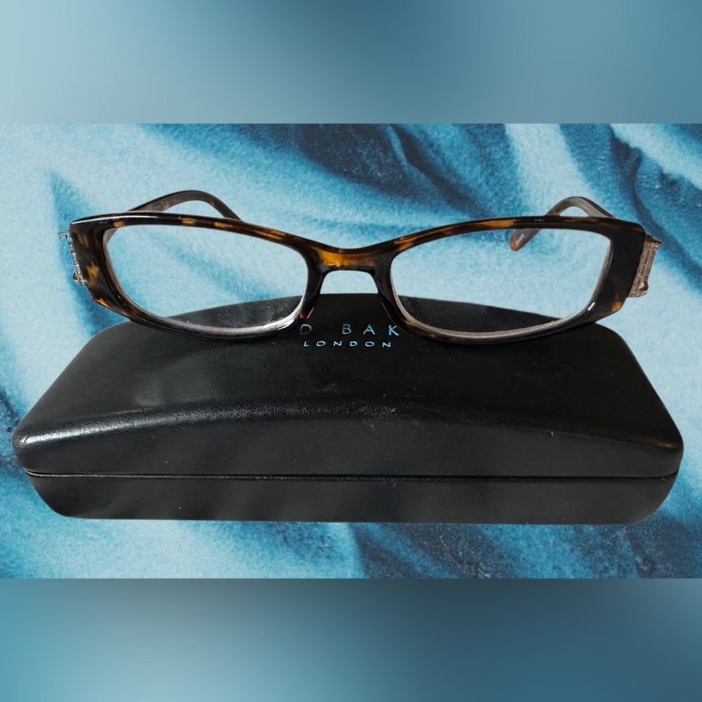 Ted Baker Eyeglass case & cleaning cloth with Magnivision Chelsea B Readers